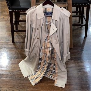 Vintage Burberry trench coat! Excellent condition!